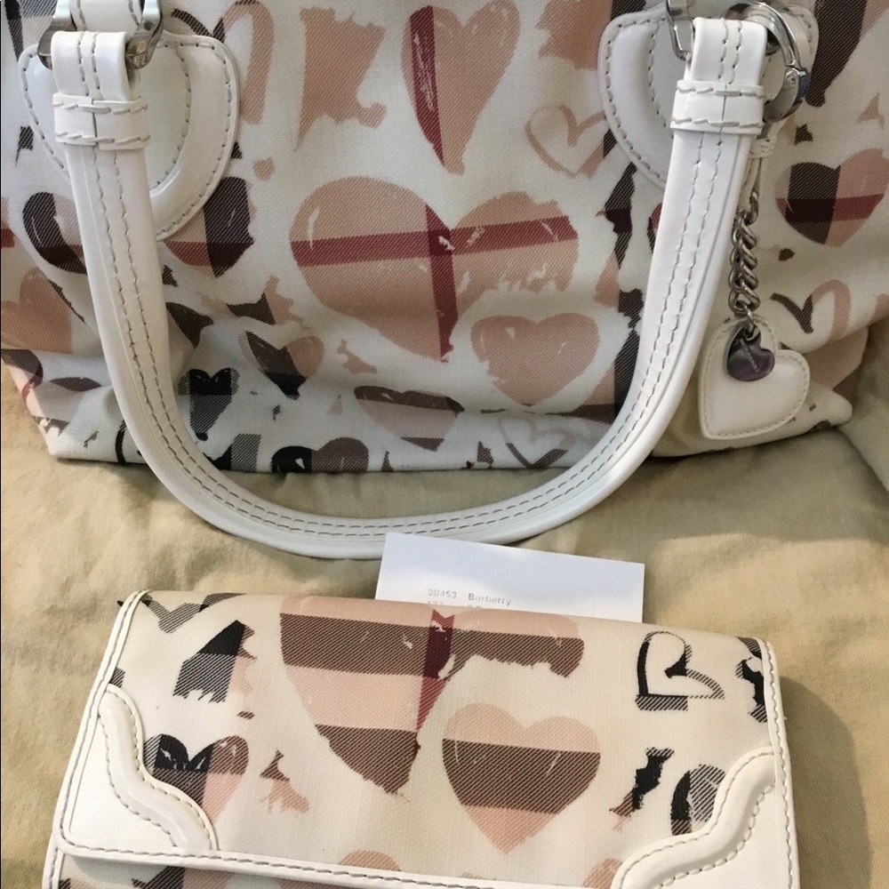 Authentic BRAND NEW Burberry Hearts Shoulder Bag & Wallet Set , NWT - Picture 2 of 16